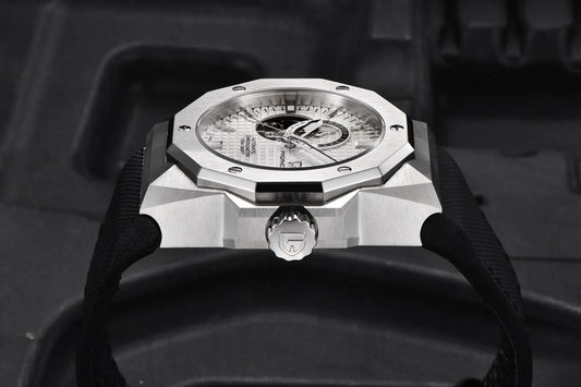 Elegant Waterproof Round Dial Watch with Screw Crown