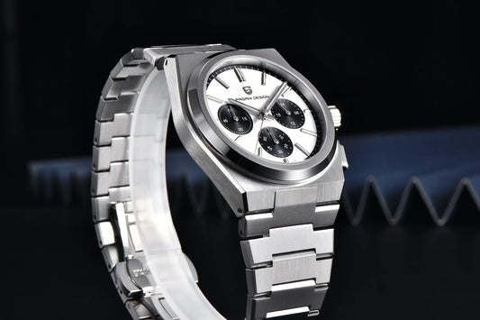 Elegant Quartz Men's Watch with Chronograph Functionality