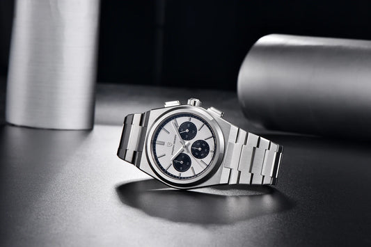 Elegant Quartz Men's Watch with Chronograph Functionality
