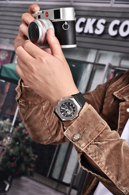 Elegant Waterproof Round Dial Watch with Screw Crown