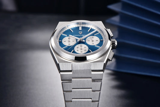 Elegant Quartz Men's Watch with Chronograph Functionality